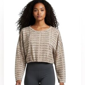 Olavoga women’s yoga crop top, raglan sleeves, beige with all over logo, Sz Med